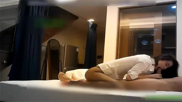 黑丝OL开档大长腿，性感美女欲火焚身挡不住！