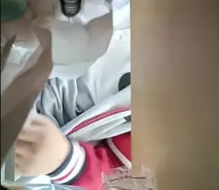 坐标苏州真实校园课堂一条小圆圆数学课上乳夹裸露下课厕所撒尿自慰偷拍同学上厕所未遂真遗憾