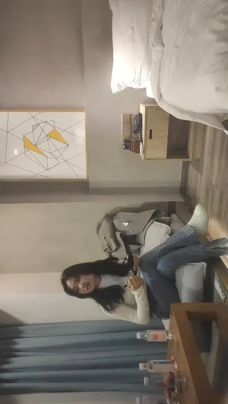 长腿女神被胖富豪缠上 浴室舌吻床战激烈交织
