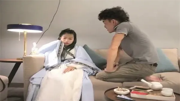 沈先生巨根无套狂操古装骚女，玩得超嗨真会玩！
