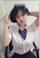 极品美少女求包养！一碰下面就高潮淫叫，关键脸蛋超正，快来操我！