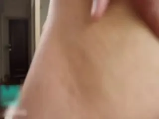 巨根按摩师布帘后的秘密诊疗 无套中出人妻治疗实录