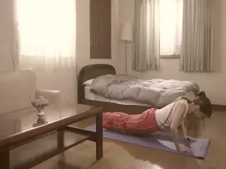 袋子里被凌辱的女人