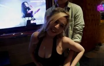 小葛格の东瀛艳遇录：巨乳女优主动献身，旅馆激情全记录！