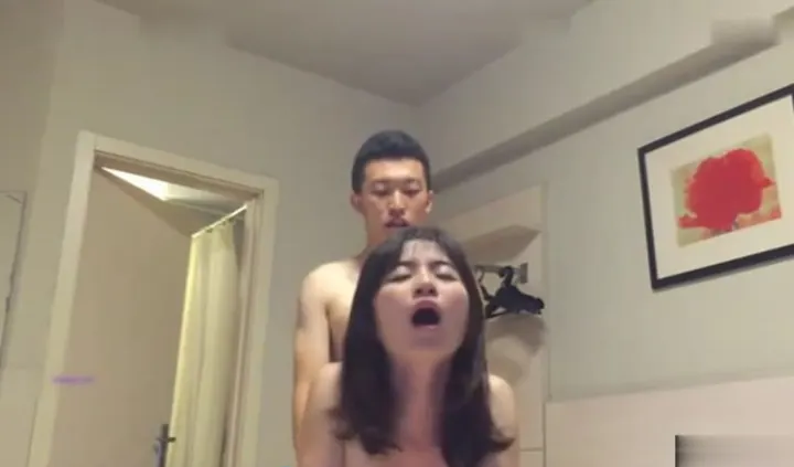 泡妞达人1V3激战美乳正妹 狂干骚穴内射颜射三连发