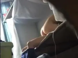 自恋狂宝妹痴迷自拍！疯狂揉捏巨乳对镜狂拍停不下来