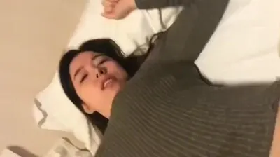 背着兄弟偷吃他巨乳女友！她娇喘承认：你的大肉棒操得我更爽