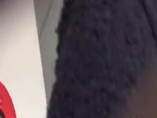【厕所偷拍】美女小便偷拍，露脸