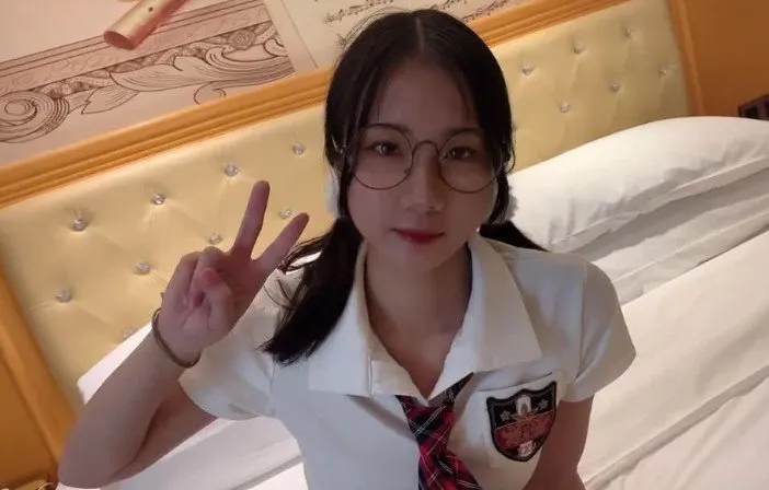 史上最清纯制服嫩妹！超完美露脸勾魂体验