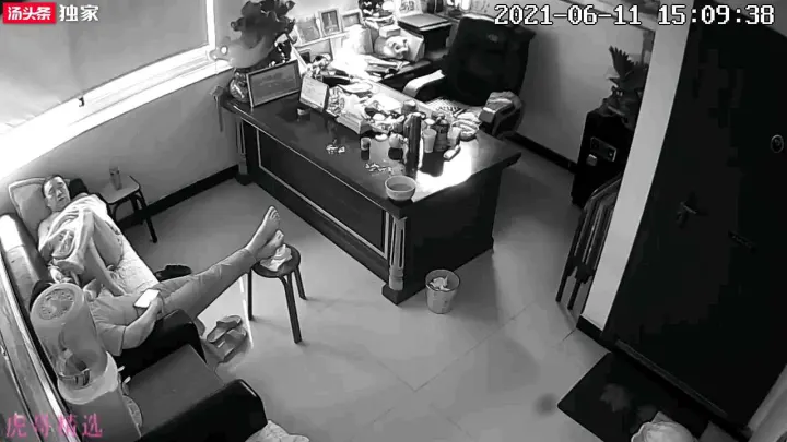 监控破解食堂大姐沦为乡镇领导的玩物，办公室秘密做恶心的勾当