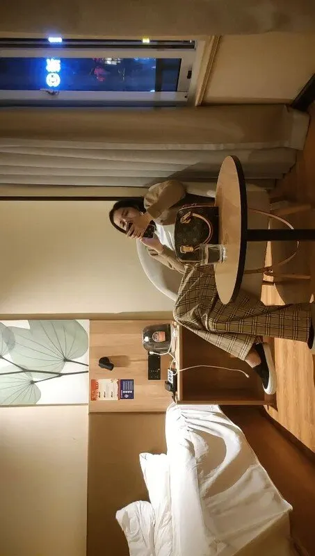新晋老哥约炮高端茶御姐，沐浴后骑乘打桩机狂操，爽到浪叫高潮不断！