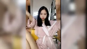素人自拍開朗女神第一視角吃棒棒很賣力 後入插穴銷魂騷叫