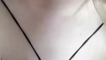 闵儿是谁？闵儿是知名的推特网红女神，这一部剧情定制福利视频中，闵儿全程挑逗诱惑