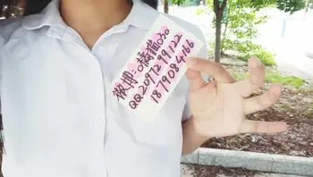 橘猫是谁？橘猫是微博网红女神，这一部户外私拍福利视频中，橘猫穿着白色的衬衫，在户外大秀，特别的刺激