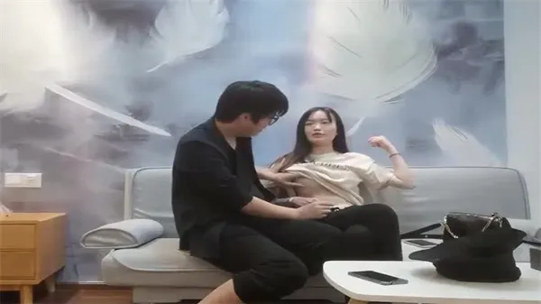 约炮横扫外围野性纹身兼职妹 激情啪啪大战让她全身发软