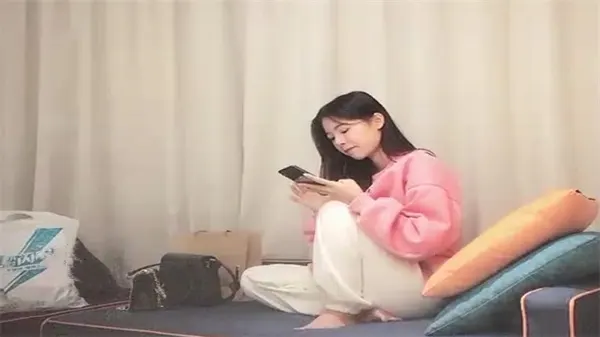 大屌哥网约两个清纯外围嫩妹，激情双飞极致狂欢
