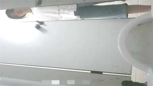 厕所偷拍刺激新作流出！全视角诱惑最新流出——后3