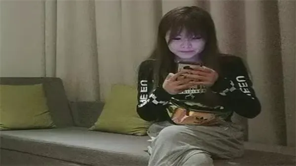 嫩妹吉23岁，极品外围女神，等你来征服！