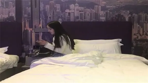 步宾探花极品美女看图说话！颜值逆天身材爆表，巨乳肥臀诱惑写真