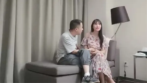 170CM极品长腿美妞，坚挺白嫩奶子引爆大叔网约激情！