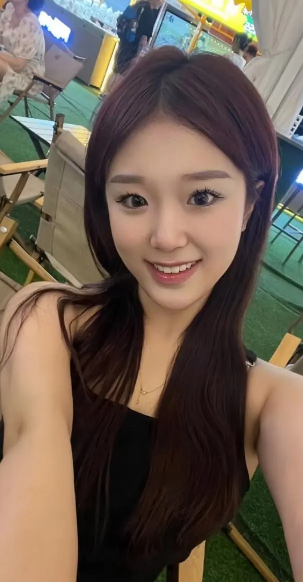 高颜绝美的女大学生被富二代调教，蒙眼红布条温柔深喉口交已然沦为床上小母狗~~