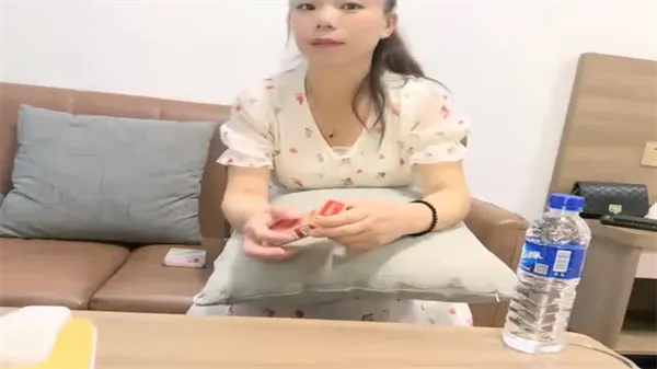 瘦猴先生探花19岁清纯网友！骑乘位猛干嫩穴，高潮狂喷内射失禁！