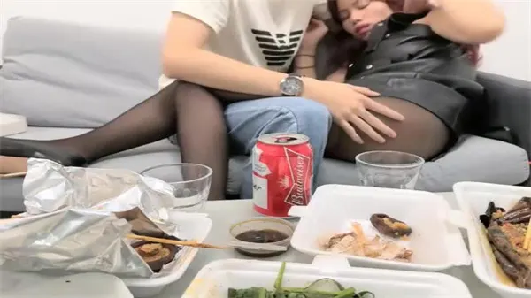 瘦猴探花狂操良家骚货 极品少妇被干到潮喷失禁