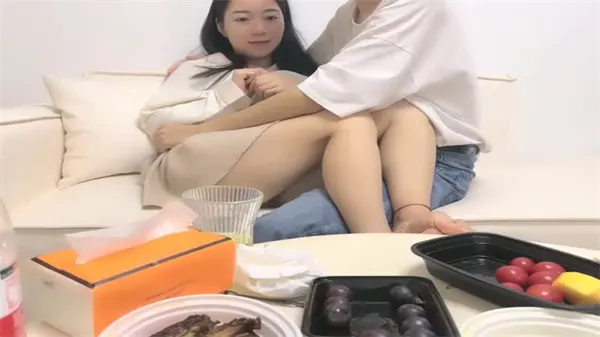 清纯良家幼师初次约炮，嫩穴被狂干到彻底沦陷，淫叫声声入魂！