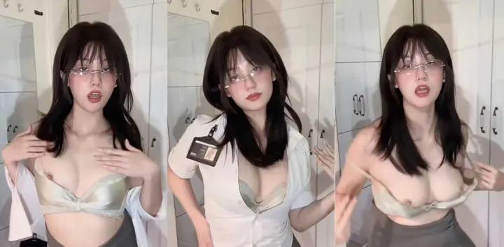 反差舞姬【玉米】双视角裸舞新作，肩带滑落大奶狂甩，真空裙底粉逼紧致每一帧都勾人勃起
