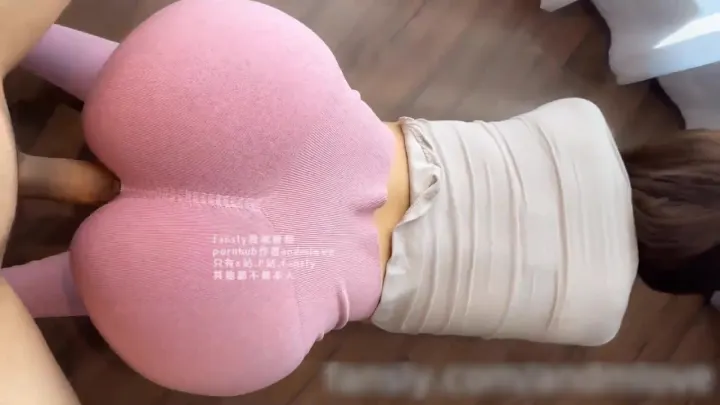 【andmlove】优雅气质尤物御姐女神，撕破女神瑜伽裤暴力后入翘臀，美腿尤物翘起美臀跪地口交！后入第一人称骑操女神极品蜜桃