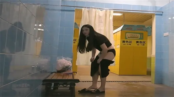 TP水上乐园偷拍 极品素人美女浴室湿身换衣 白嫩巨乳一览无遗