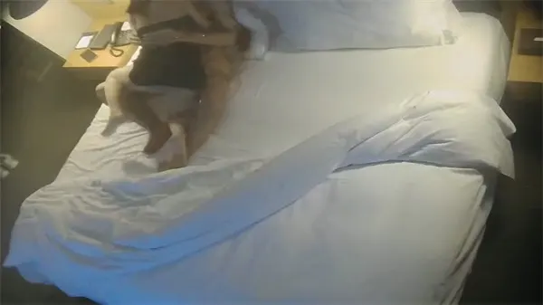 情侣开房 极品骚妹子弹跳坐鸡巴 狂干小穴汁液飞溅