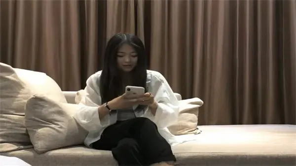 极品骚货撅起蜜桃臀 掰开湿穴求操 浪叫抽插高潮喷水