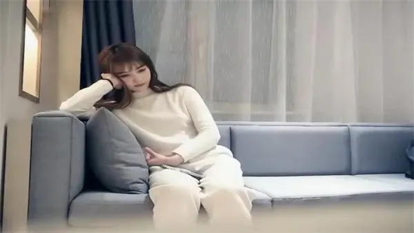 极品粉嫩清纯小美女 大眼睛肥臀 被狂揉玩弄至高潮喷水