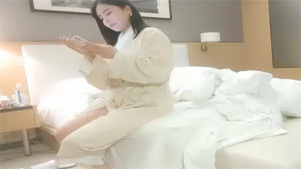 KTV极品妙龄小姐姐 酒店约炮被李寻欢狂干到高潮喷水