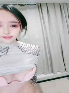 顶级颜值网红女神！白皙皮肤粉嫩美乳！