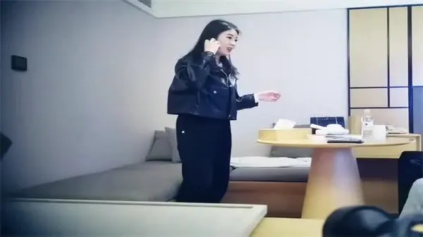 全国探花约了个白衣挺嫩肉肉妹子啪啪_