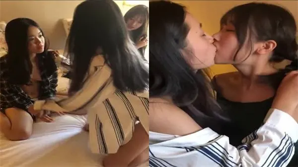 四个极品年轻骚气百合萌妹全裸互相揉奶爱抚_