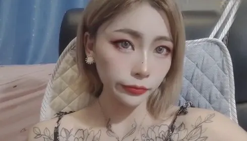极品纹身妹子主播掰开粉嫩bb自拍诱惑~