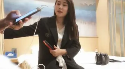 四眼男约炮四川实习嫩妹，刚毕业的性感初体验！
