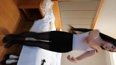 女神级模特酒店面试遭潜规则！被迫换丝袜秀魔鬼身材，嫩穴任君玩弄！