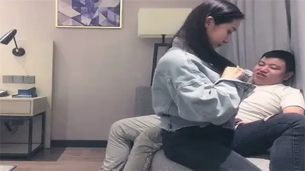 极品探花少妇 肥臀美穴任你操 脱光口交大鸡巴