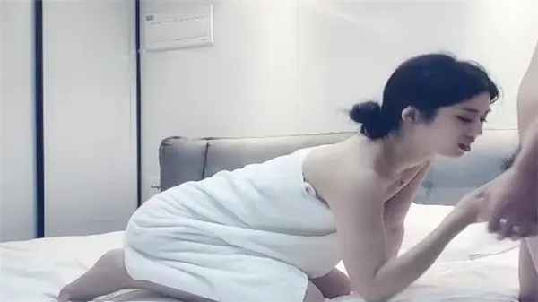 探花极品长腿兼职嫩妹！浴室娇喘湿身诱惑，勾引老司机狂抽猛送第二炮