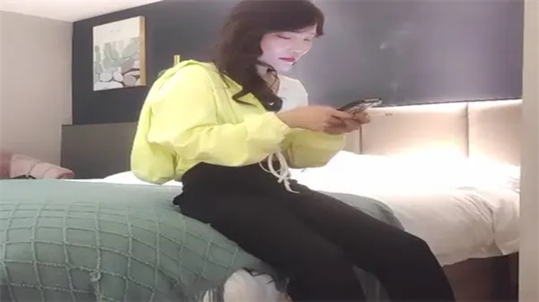 文先生狂操极品黑丝小骚货，淫荡骚穴高潮浪叫