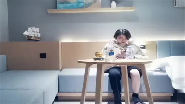 文轩探花：极品年轻尤物骚穴勾魂，被狂干淫叫不止！