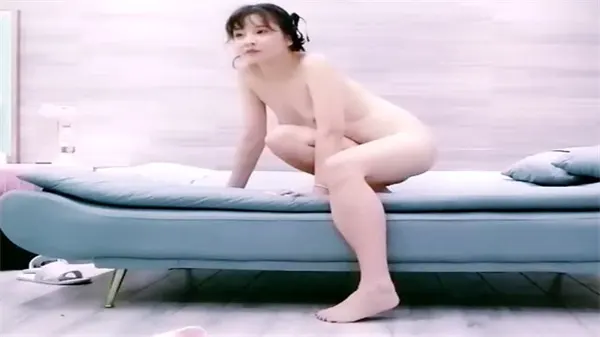 新晋网约探花柒夜：甜美嫩妹肉体饥渴，被爆操到秒硬大内射！