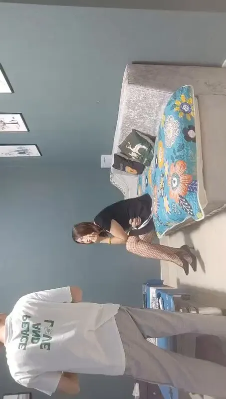 小狐狸娱乐御姐黑丝骚货！镜头前猛操大屁股后入狂干