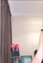 辣妹椅子上扭腰脱衣自摸巨乳，骚穴淫荡诱惑