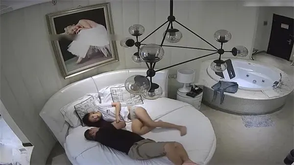 白衣包臀裙巨乳御姐 电梯狂干内射骚穴