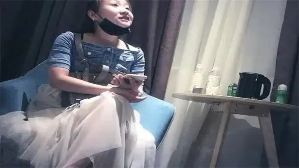 偷拍寻花 大屌魔人高价约炮苗条巨乳美御姐狂干爆操